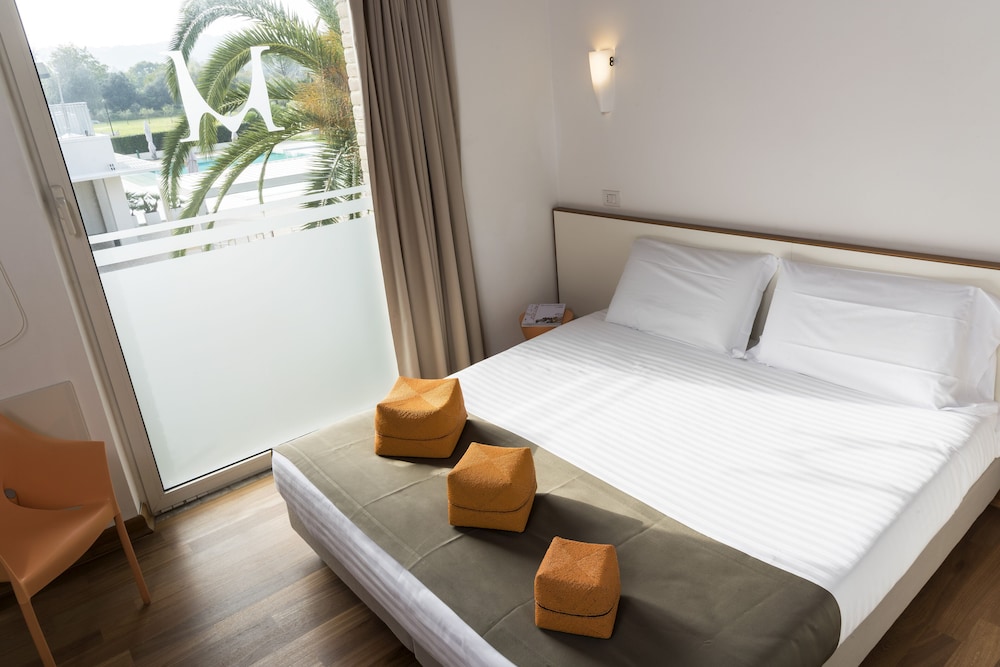 Superior Double or Twin Room - Photo 1