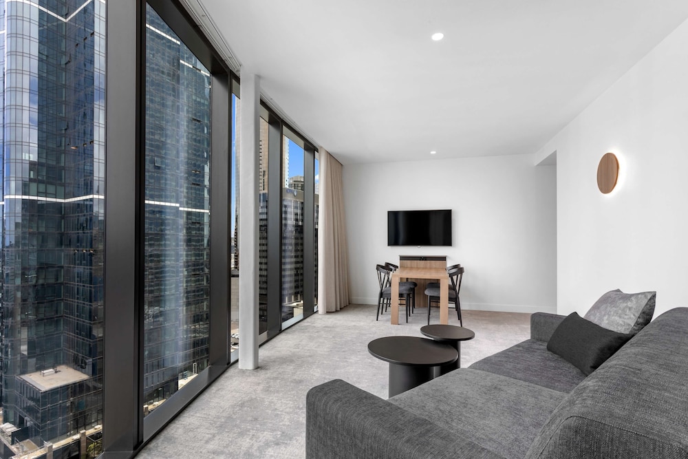 One Bedroom King Or Twin With City View thumbnail 5