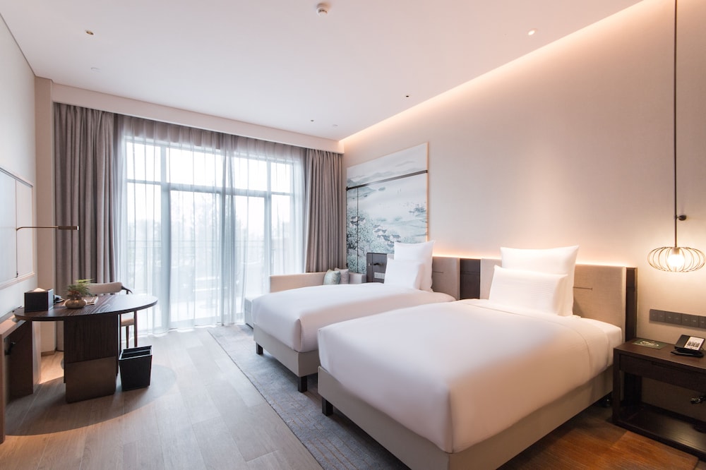 Deluxe Room, 2 Twin Beds, Garden View - Photo 5