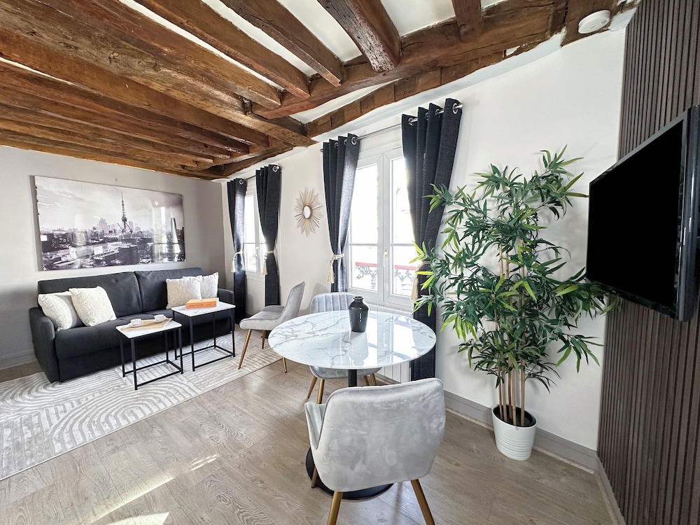 Superior Apartment, City View