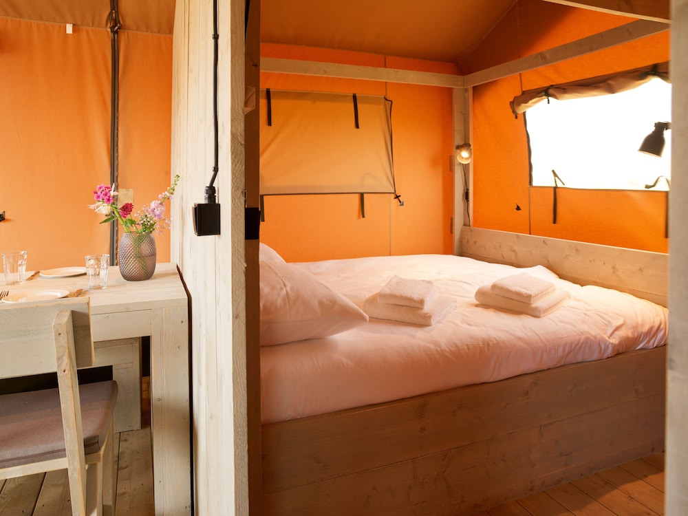 5 persons glamping tent