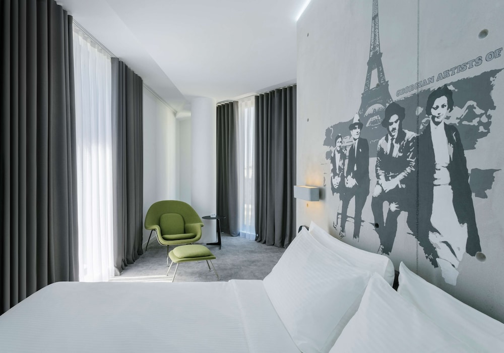 Deluxe Room, 1 King Bed - Photo 1