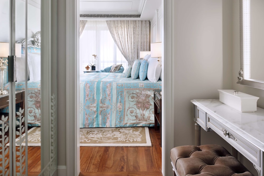 Premier Room (Versace | Creek View)
