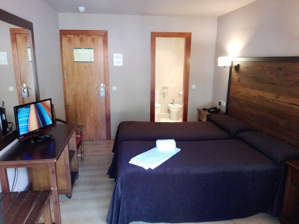 Standard Double Room - Photo 2