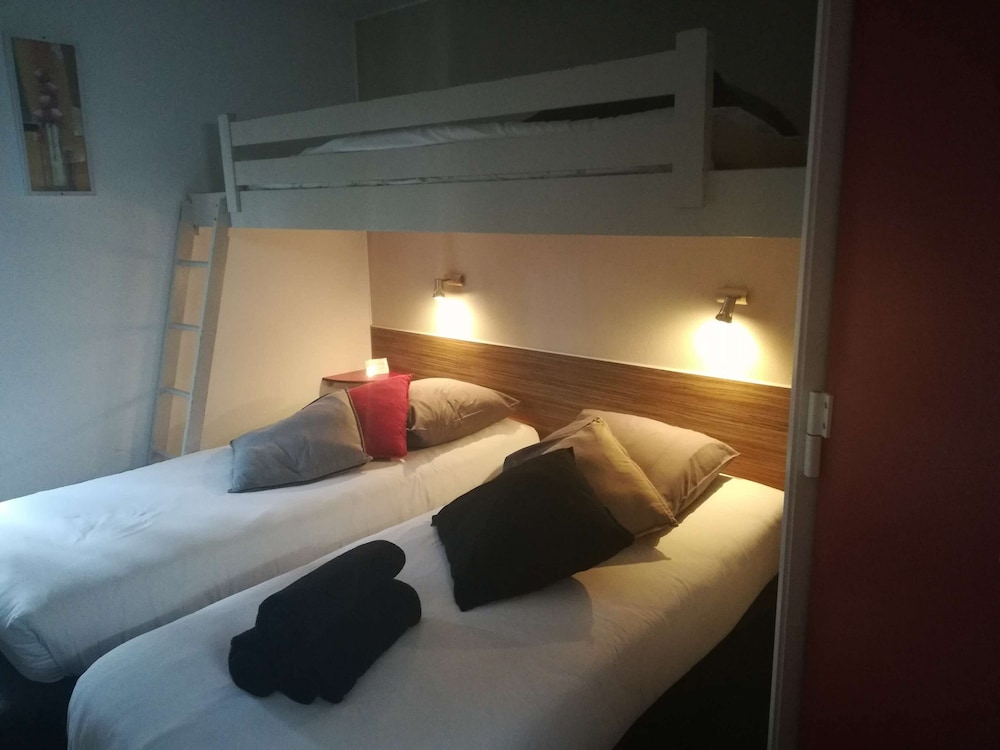 Standard Room, 3 Twin Beds photo 2