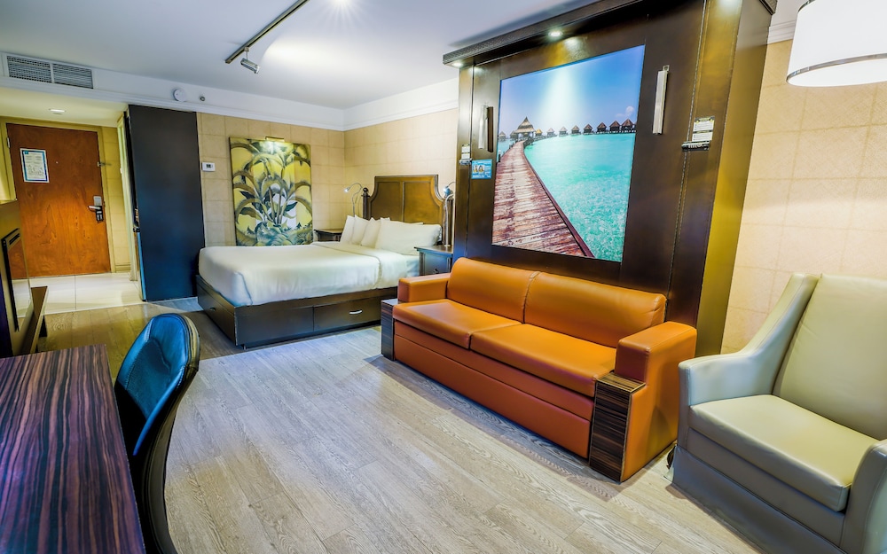 Superior Room, 1 Queen Bed, 1 Queen Murphy Bed, Garden View photo 2