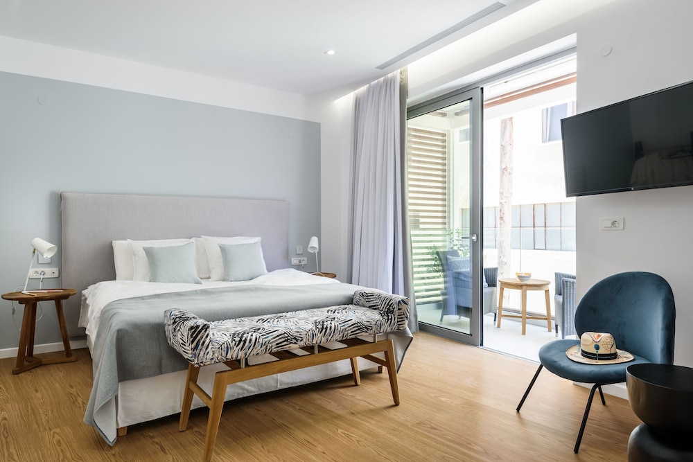 Deluxe Suite - Photo 1