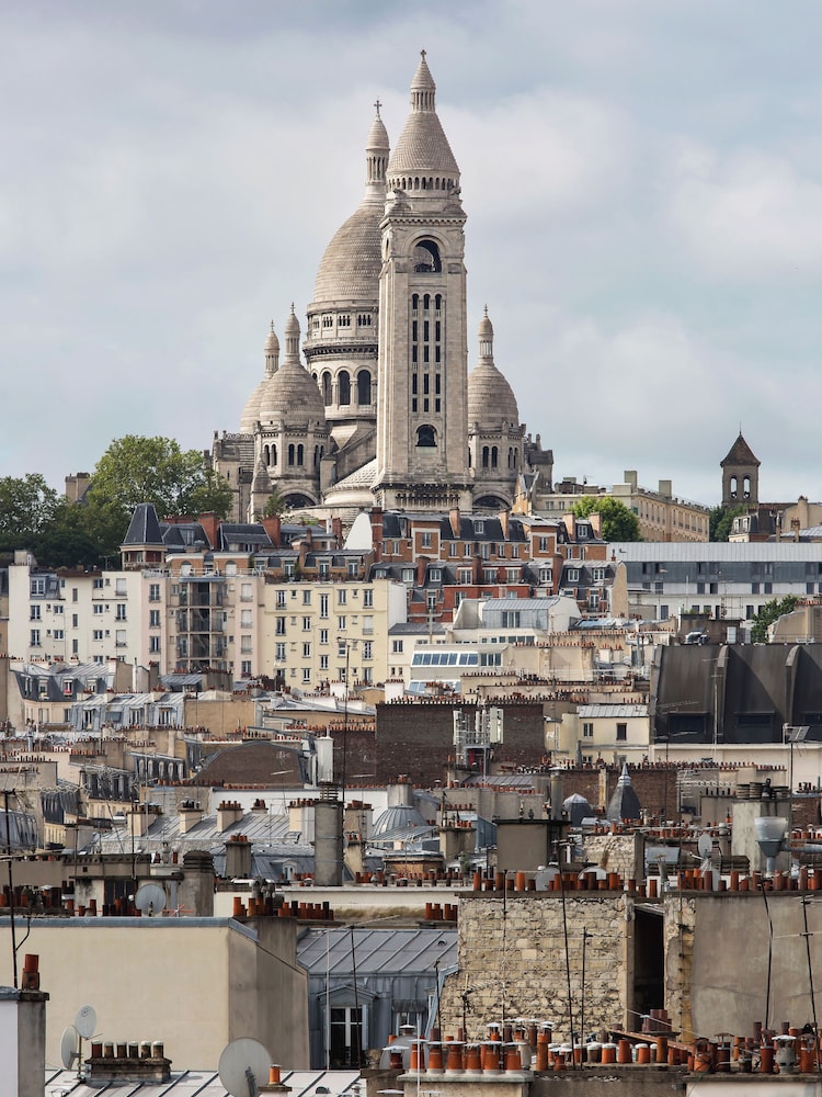 Double Room (Sacre Coeur view)