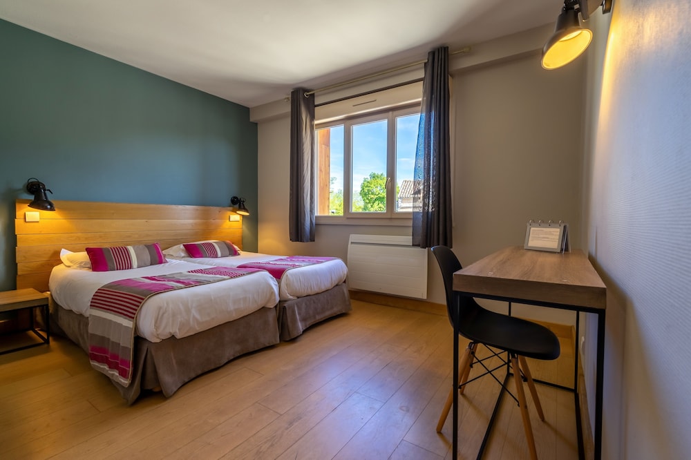 Twin Room with Bath Breakfast Excluded photo 2