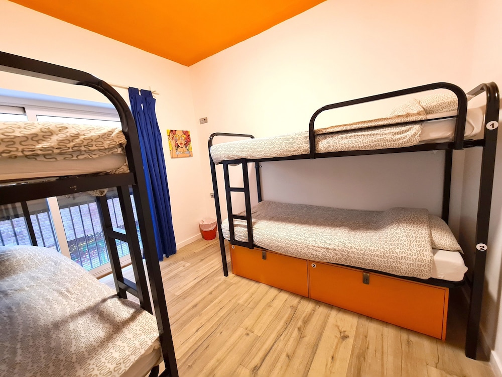 Basic Shared Dormitory, 4 Bedrooms photo 2