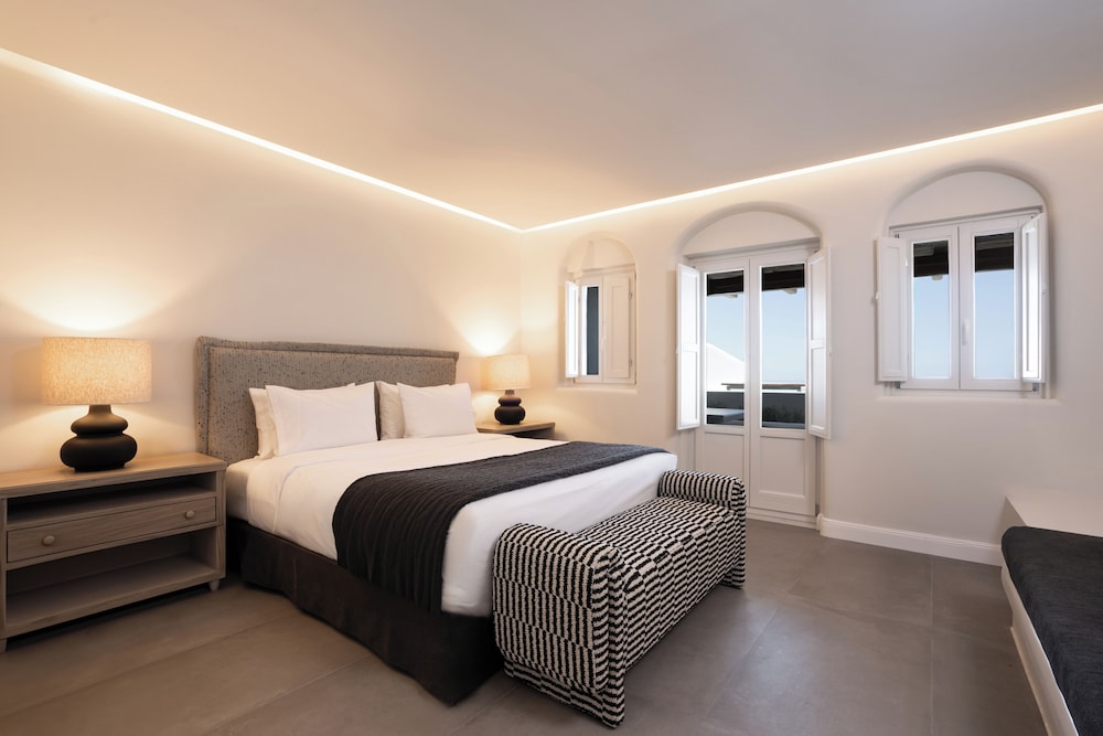 Superior Suite with sea view and heated plunge pool - Photo 11
