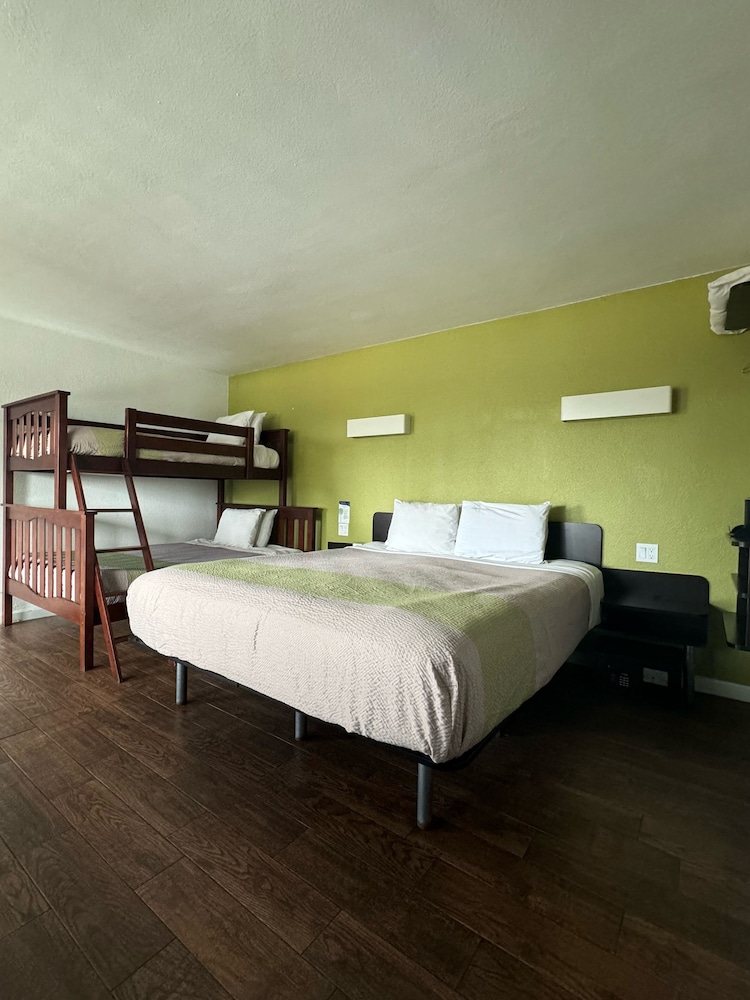 Signature Room, 1 King Bed, Non Smoking - Photo 2