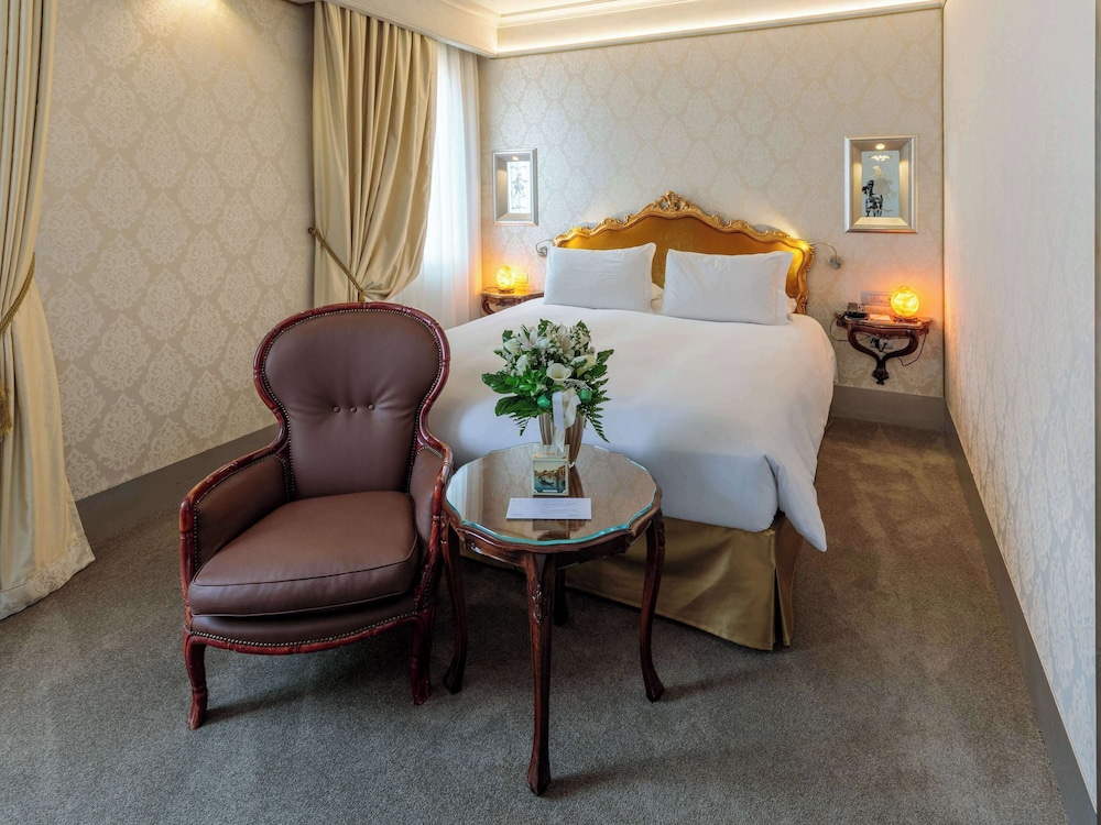 Available room
