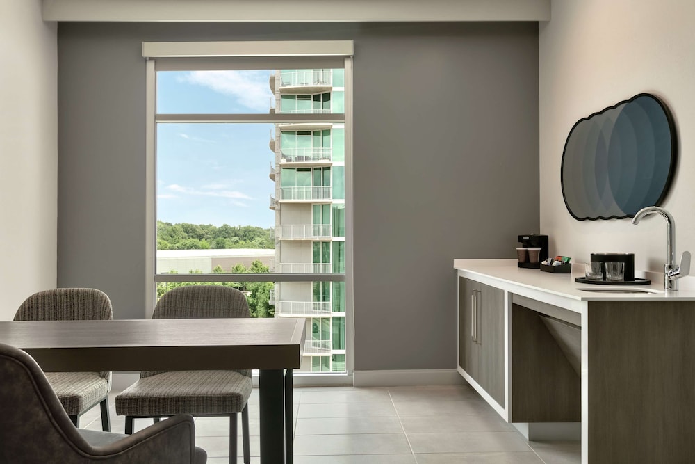 Suite, 1 King Bed, Balcony, Corner - Photo 5