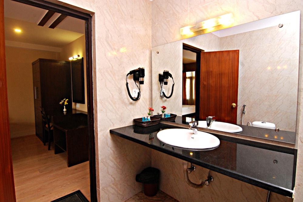Deluxe Double or Twin Room - Photo 6