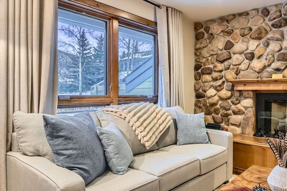 Condo, 2 Bedrooms