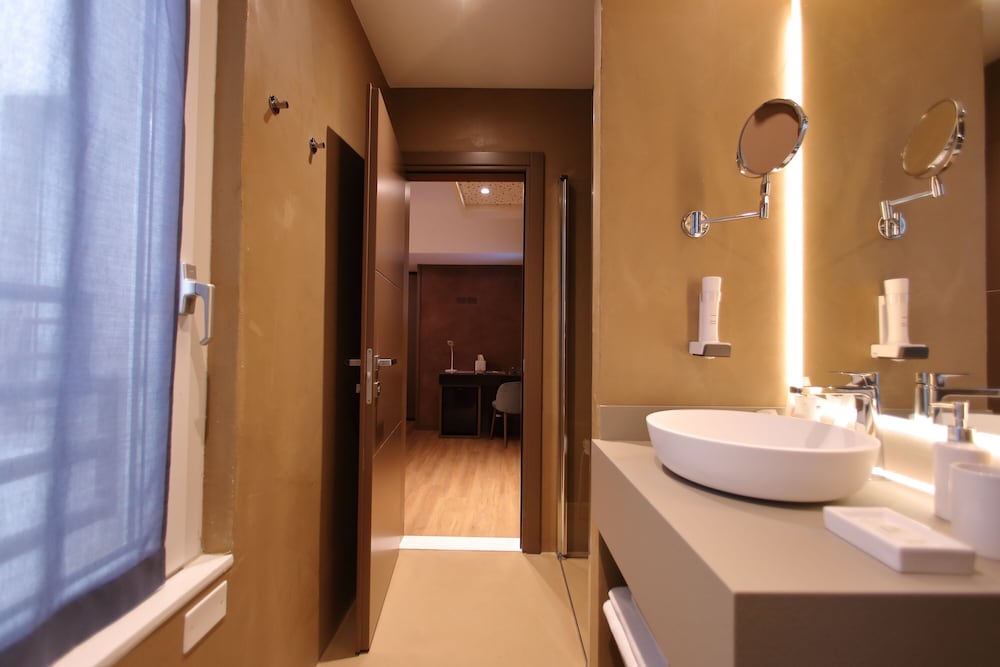 Economy Room - Photo 7