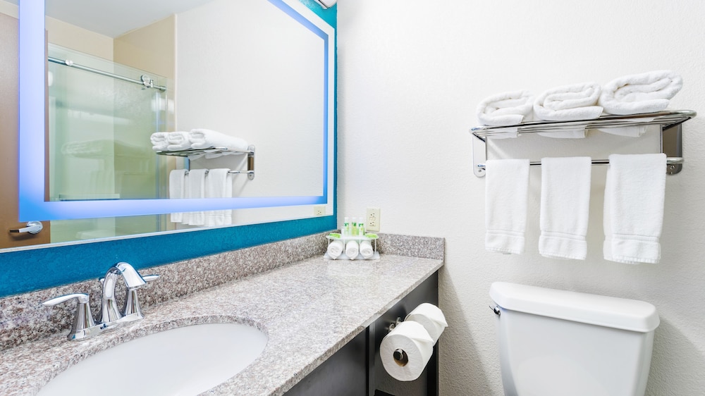 Standard Room, 2 Queen Beds, Accessible (Comm, Roll-In Shower) - Photo 1