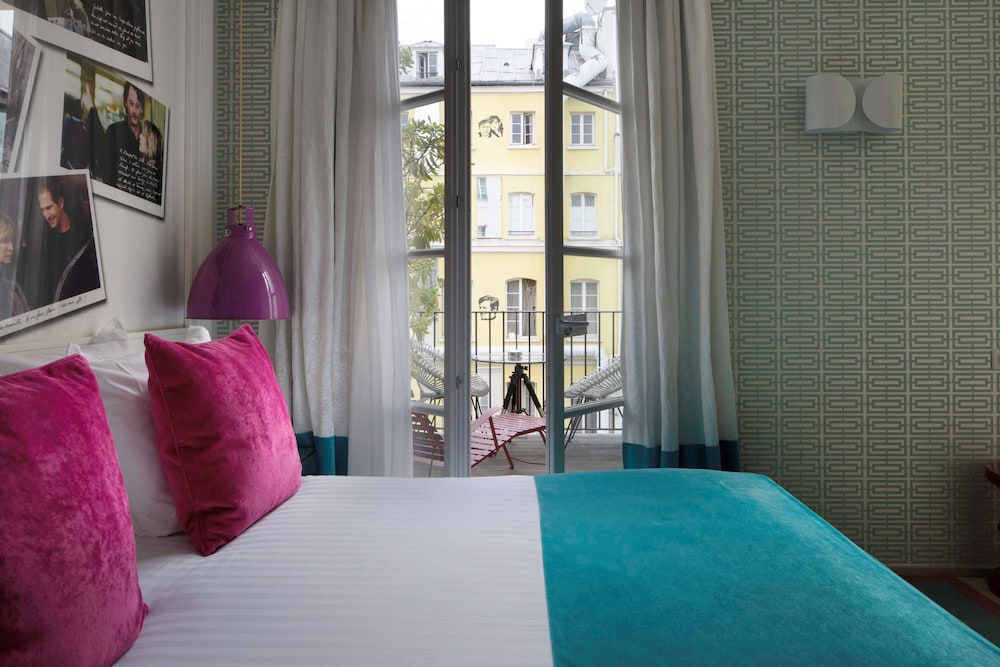 Privilege Double room with balcony - Complimentary soft minibar, Chromecast - Snacks, digital press, photo 3