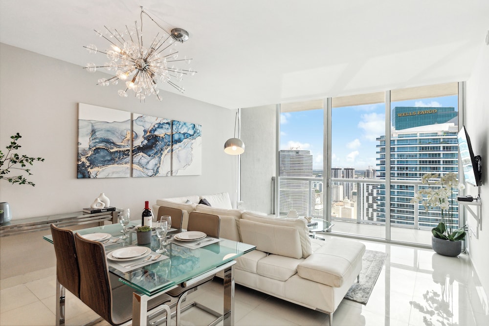 Luxury Condo, 1 Bedroom, City View photo 3