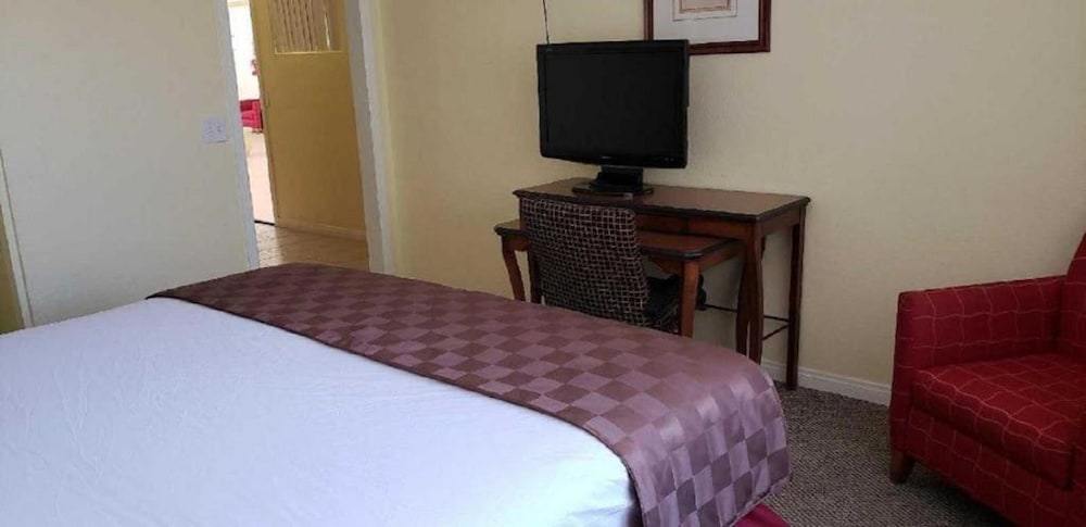 Suite, 1 King Bed, Kitchenette