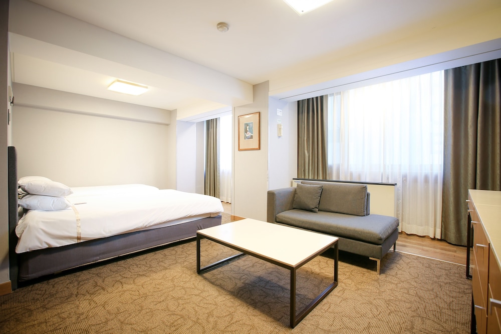 Grand Deluxe (No Parking, additional fee occurs if number of people booked & staying are different) - Photo 3