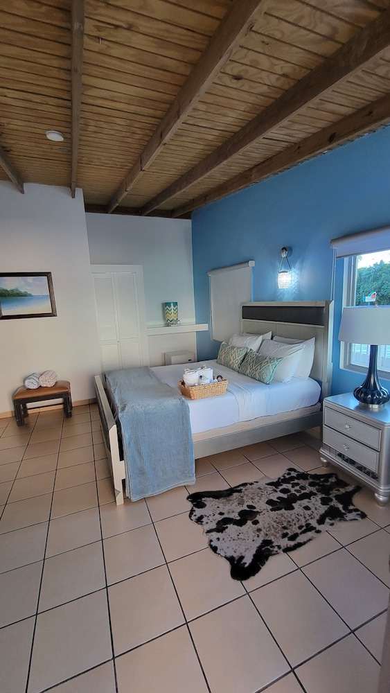 Deluxe Room, Partial Ocean View