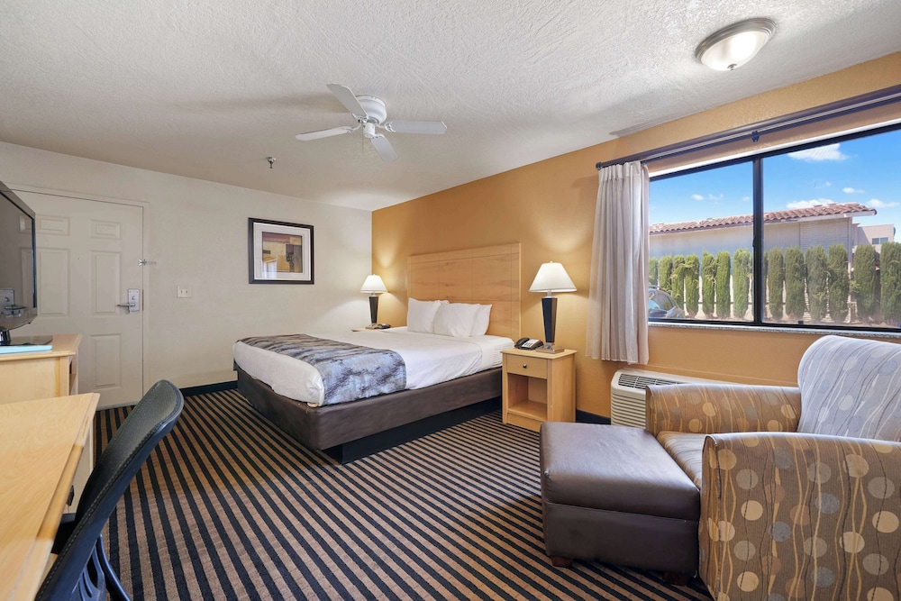 Suite, Multiple Beds, Non Smoking, Refrigerator & Microwave (with Sofabed) - Photo 1