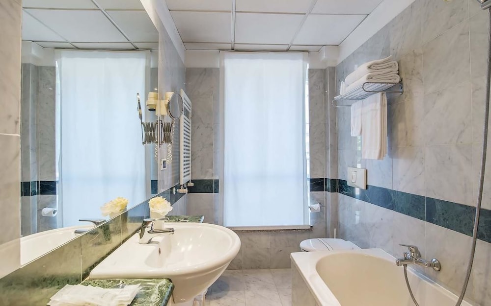 Classic Triple Room - Photo 8