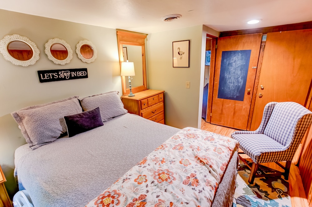 Suite 2 - Sugar Maple photo 3