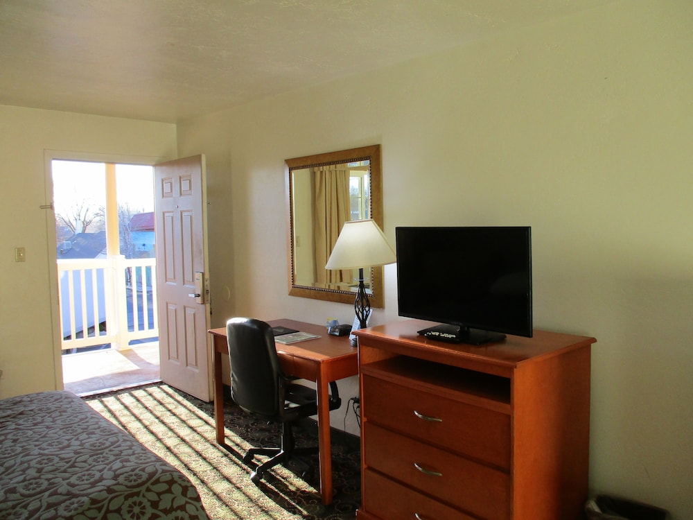 Room, 1 Queen Bed, Accessible photo 3