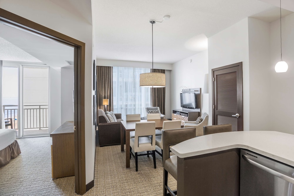2 Bdrm Ocean Front Suite 1kg 1qn W/lg Balcony photo 3
