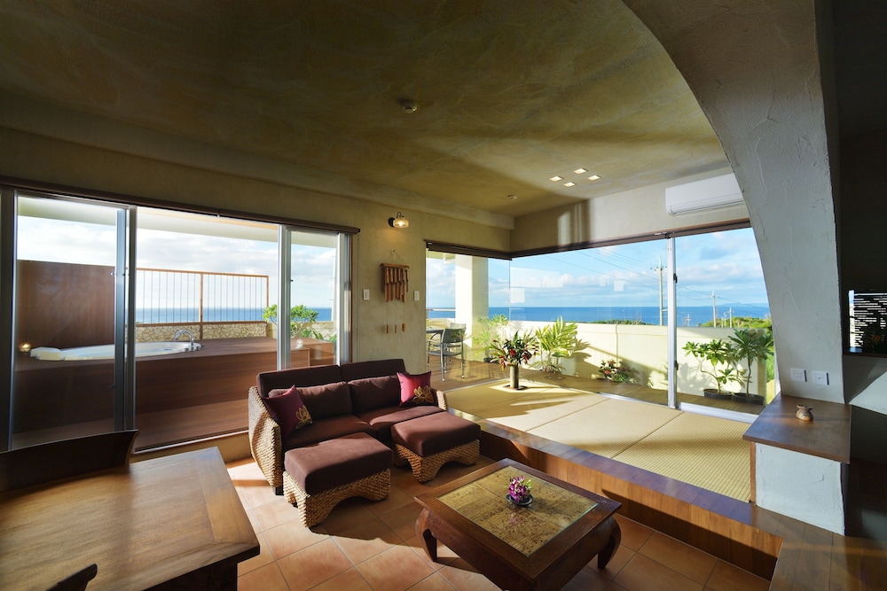 Suite, Sea View (with 2 Extra Beds) photo 1