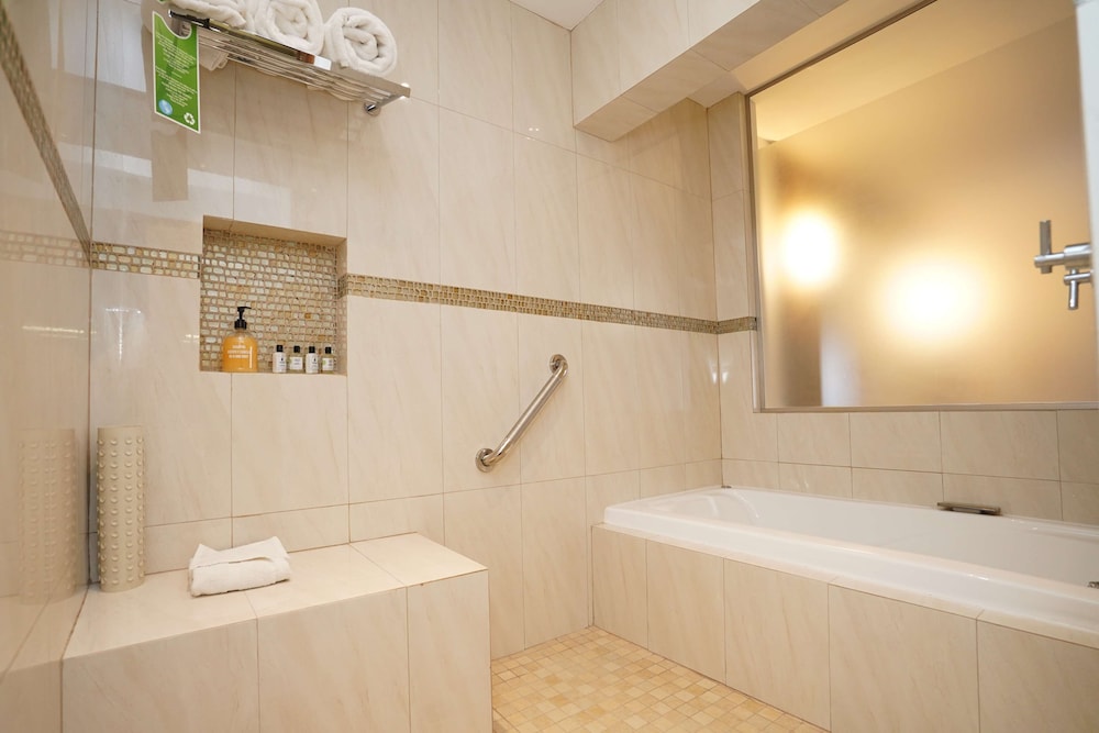 Junior Suite, 1 King Bed, Non Smoking, Hot Tub