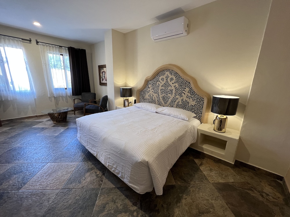 Master King suite, upper floor