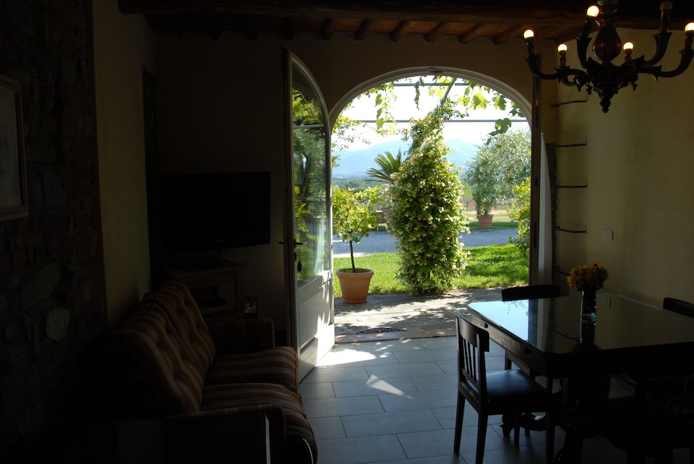 Family Apartment, 2 Bedrooms, Lake View photo 2