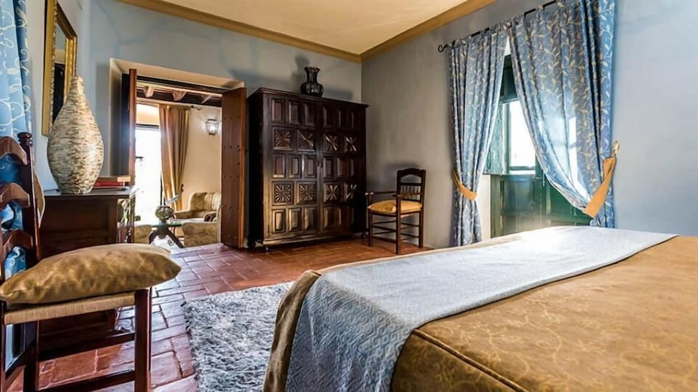 Classic Suite, Hill View photo 2