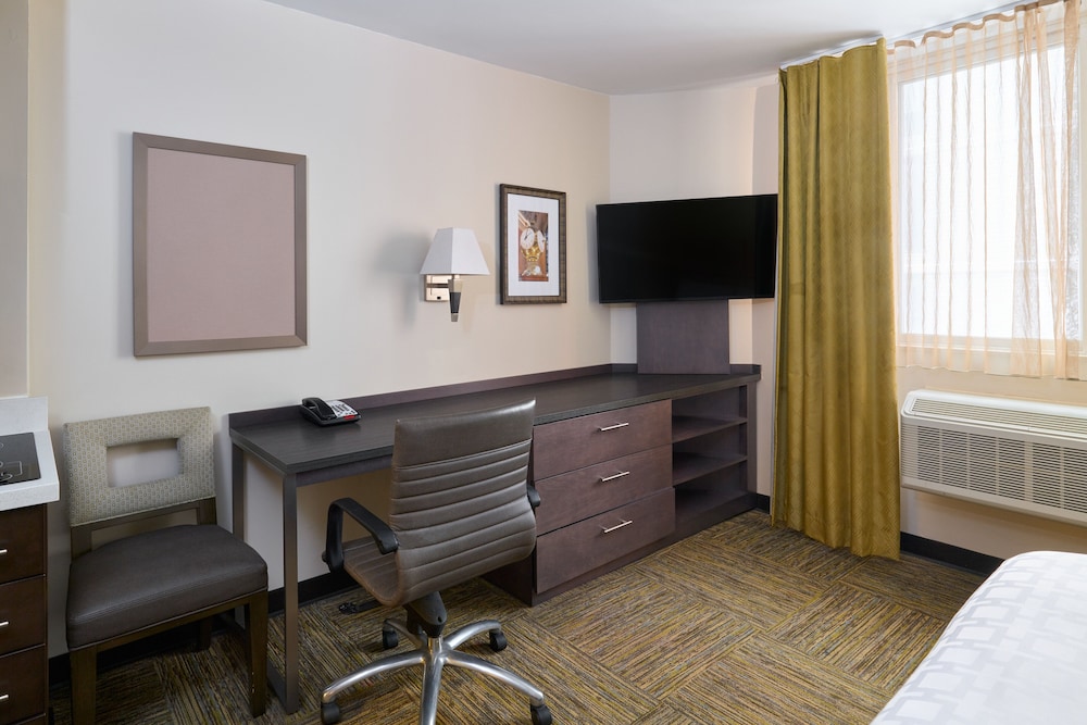 Room, 1 Queen Bed, Accessible (Roll-In Shower)