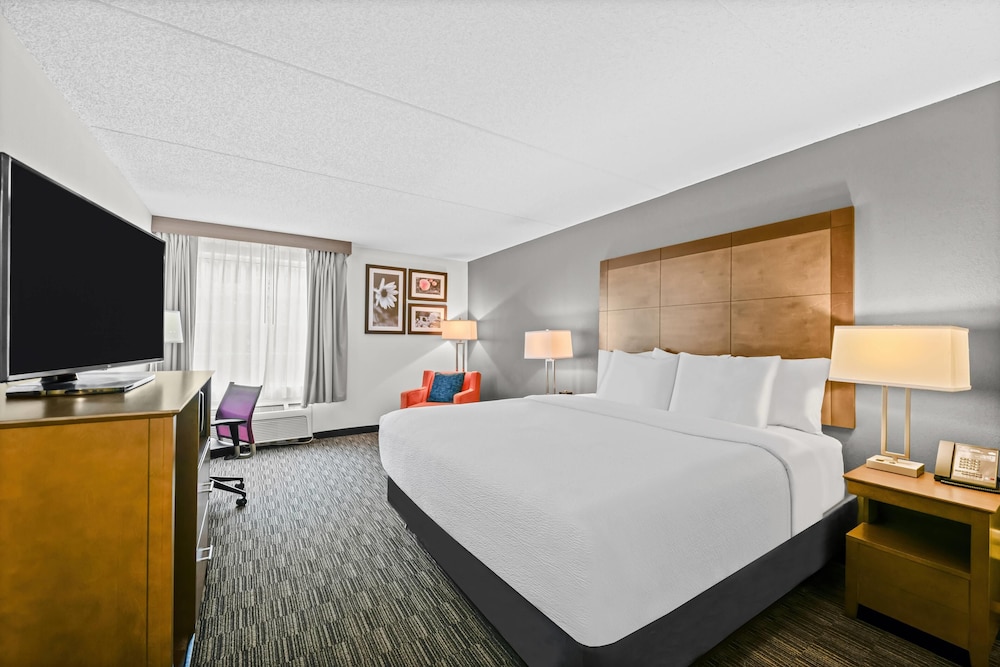 Room, 1 King Bed, Non Smoking - Photo 2