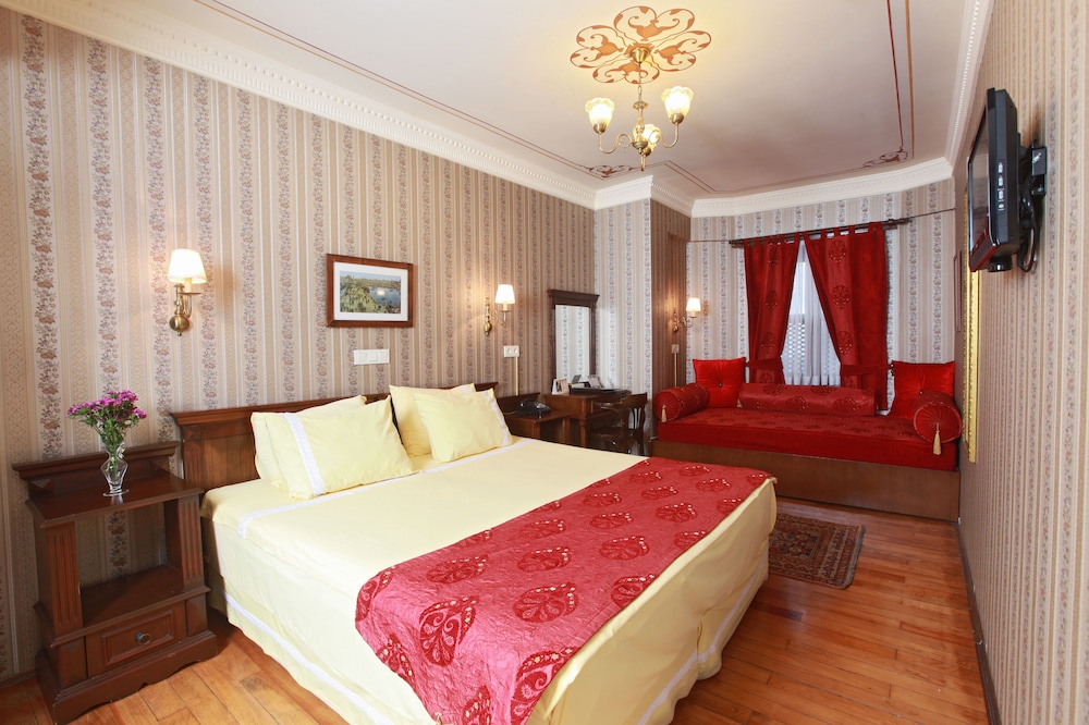 Deluxe Room (Neighborhood View) photo 3