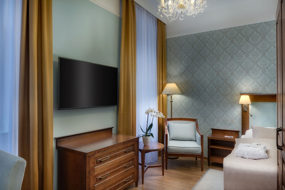Hvezda - Premium Single Room with Wellness and Fitness Access photo 1
