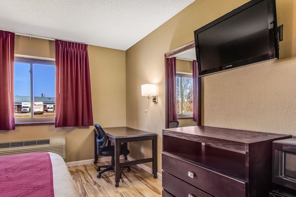 Standard Room, 1 Queen Bed, Non Smoking - Photo 7