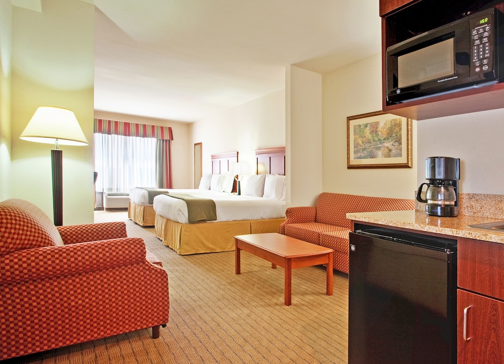 Suite, 1 King Bed - Photo 2
