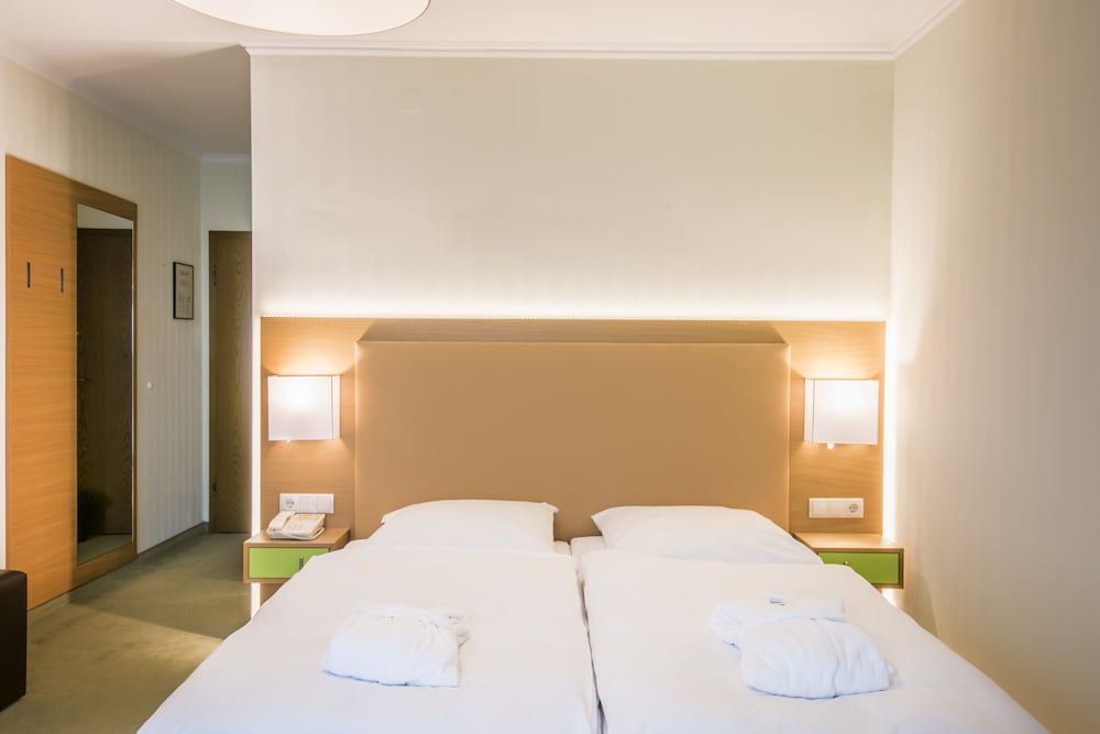 Standard Room, sunny side photo 3