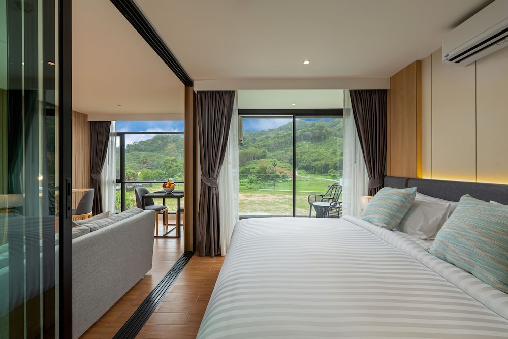 Premium Room (Deluxe) - Photo 1