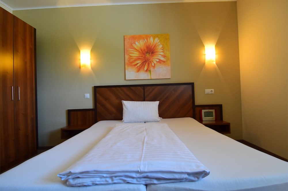 Double Room Single Use, 1 Double Bed, Ensuite photo 2