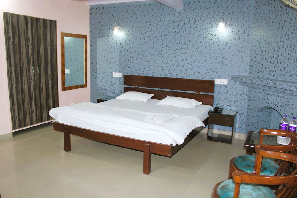 Economy Room, 1 King Bed photo 1