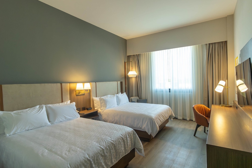 Premium Room, 2 Queen Beds - Photo 5