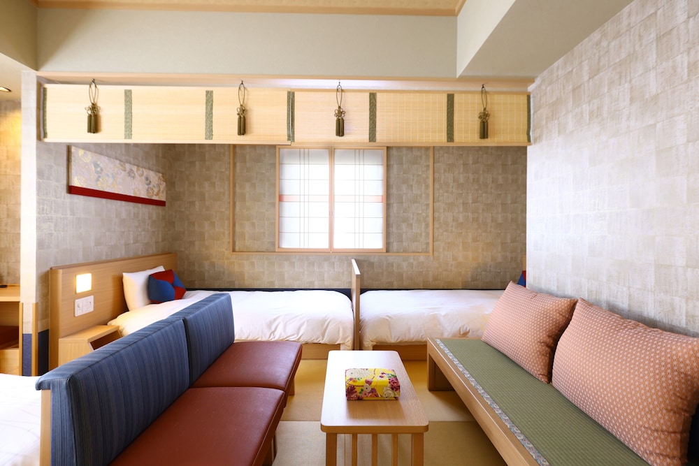 Family Quadruple Room, Non Smoking - Photo 9