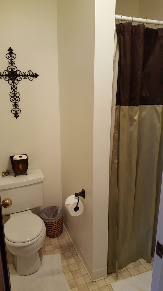 Superior Room, 1 Queen Bed, Private Bathroom (Spanish Room) photo 3